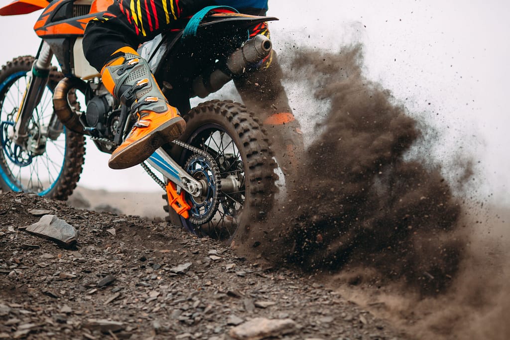 Comment bien régler ton amortisseur arrière en motocross et enduro ? Conseils, réglages & huiles