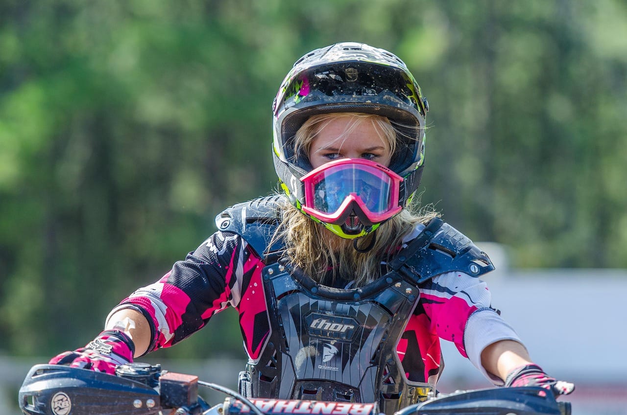 Motocross Débutant : Forge ton Armure, Vise la Gloire !