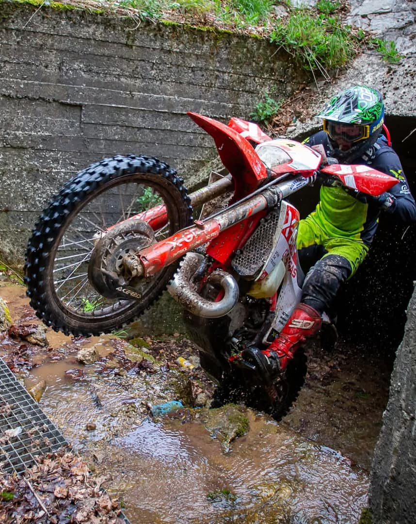Motocross ou Enduro : Trouve Ta Voie, Libère Ton Flow