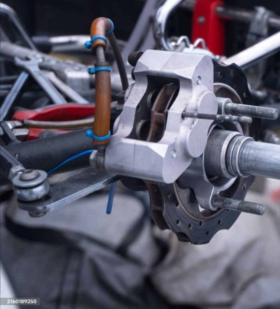Comment entretenir une motocross 2T avant une course : le guide complet